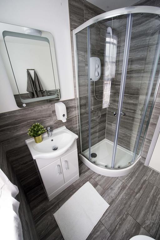 Double Room with Shared Bathroom 8